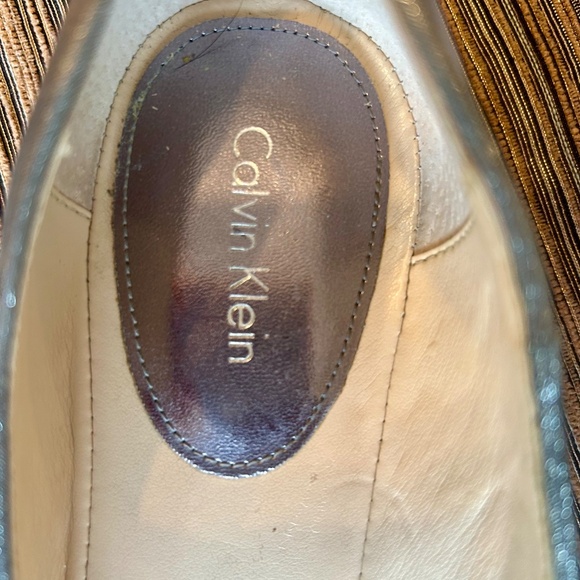 NEW Calvin Klein Shimmery Silver Ballet Flats with a Metallic Cap Toe Size 10 - Picture 4 of 5